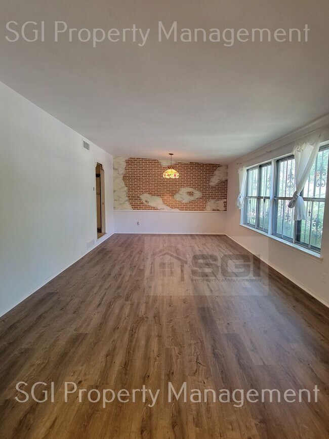Foto del edificio - Fantastic Location in Casa Linda area in w...