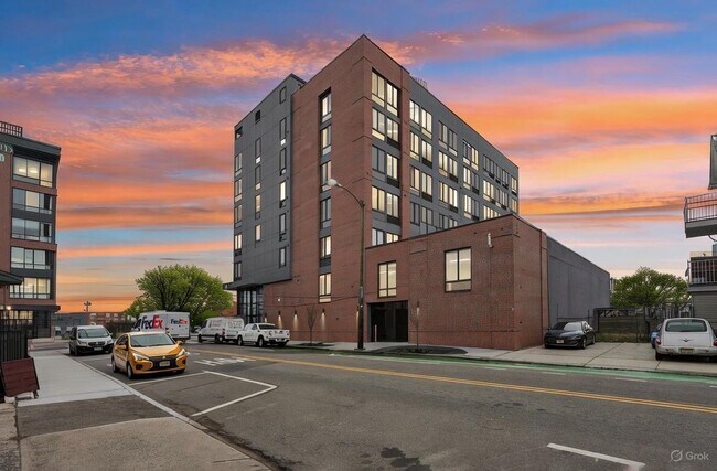 Foto del edificio - 1 Mallory Ave