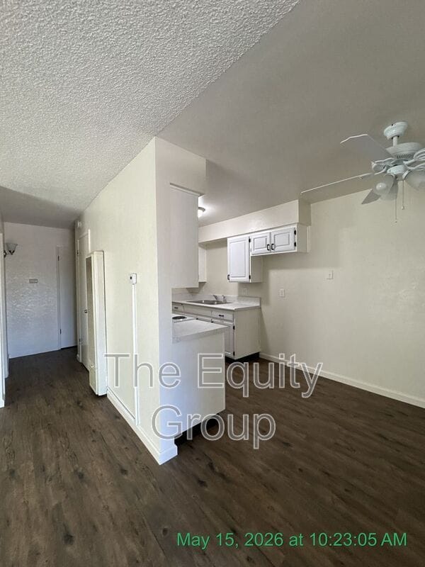 Building Photo - 1426 W Elowin Ave