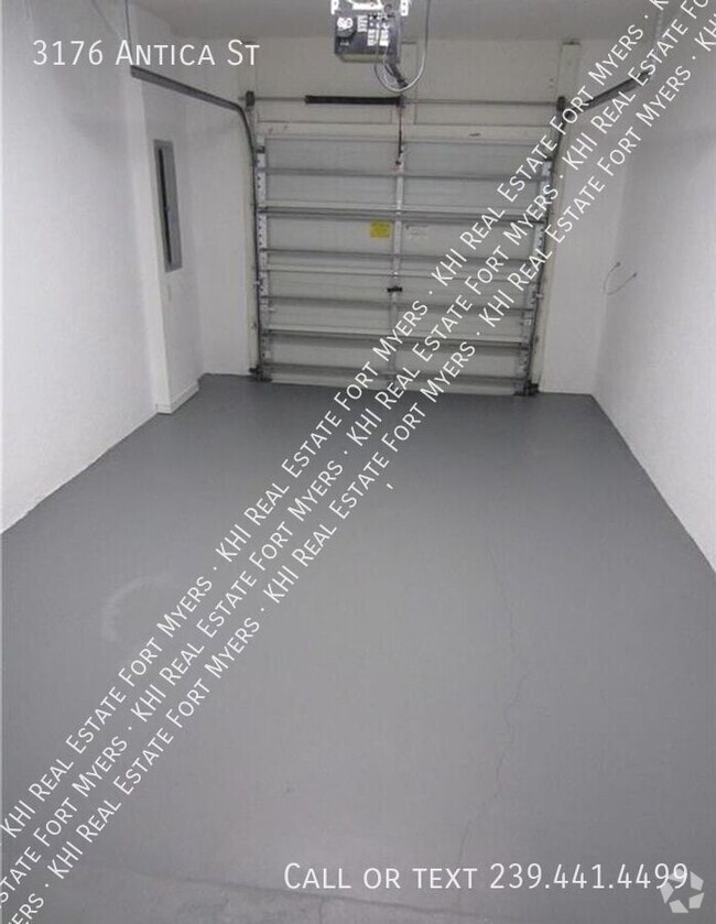 Building Photo - 3176 Antica St