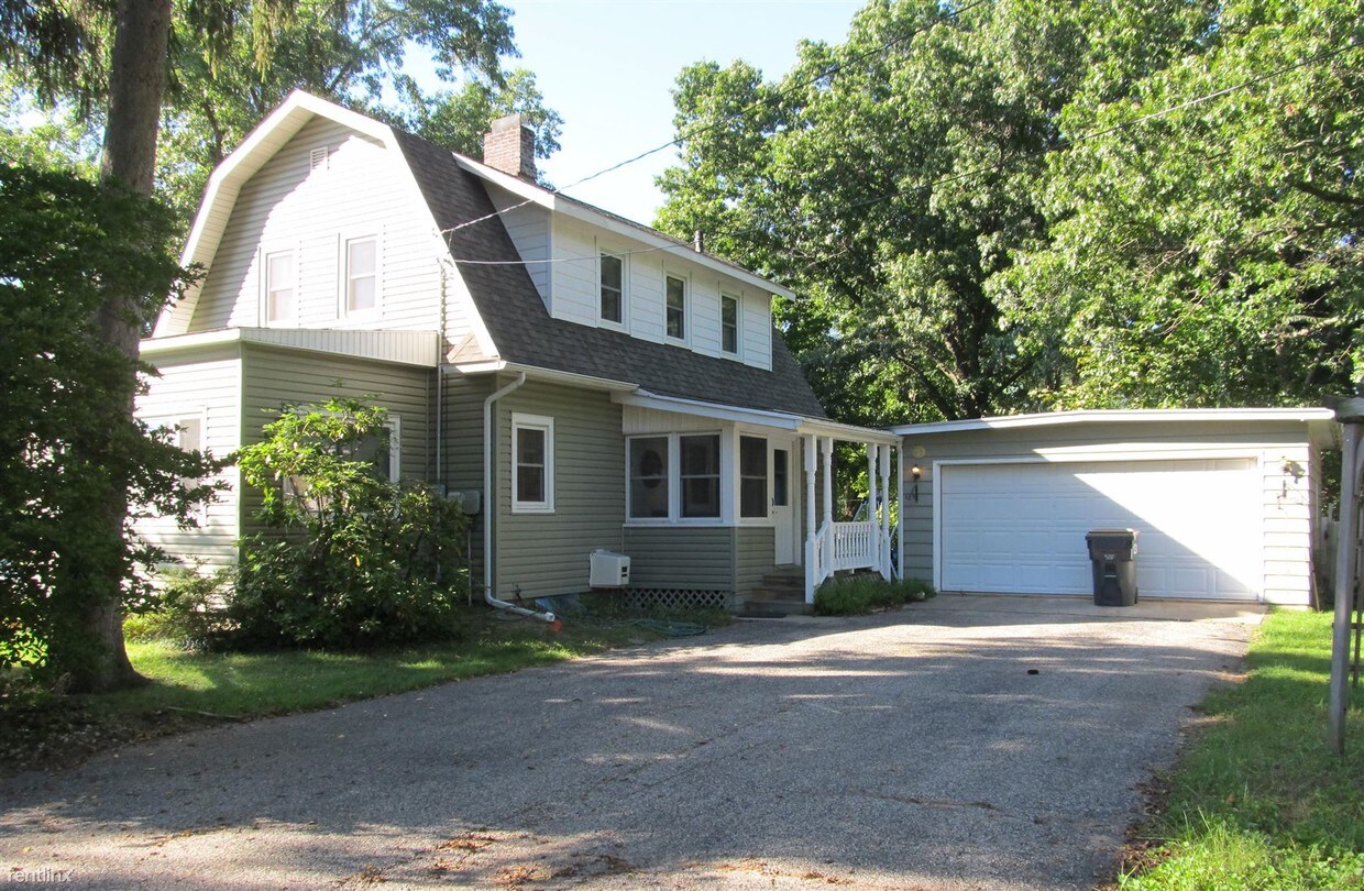 Primary Photo - 415 N Gremps St