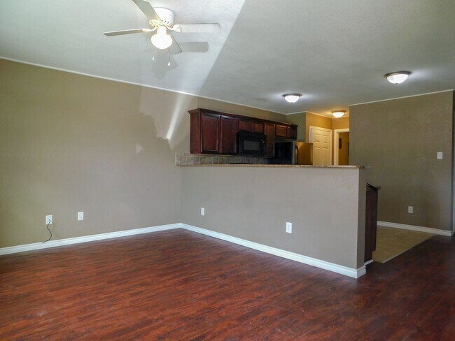 Building Photo - 304 Janelle Dr