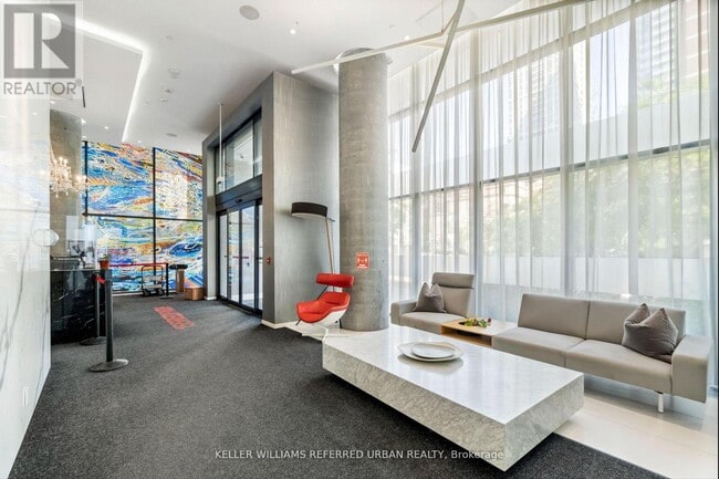 Building Photo - 185 Roehampton Ave