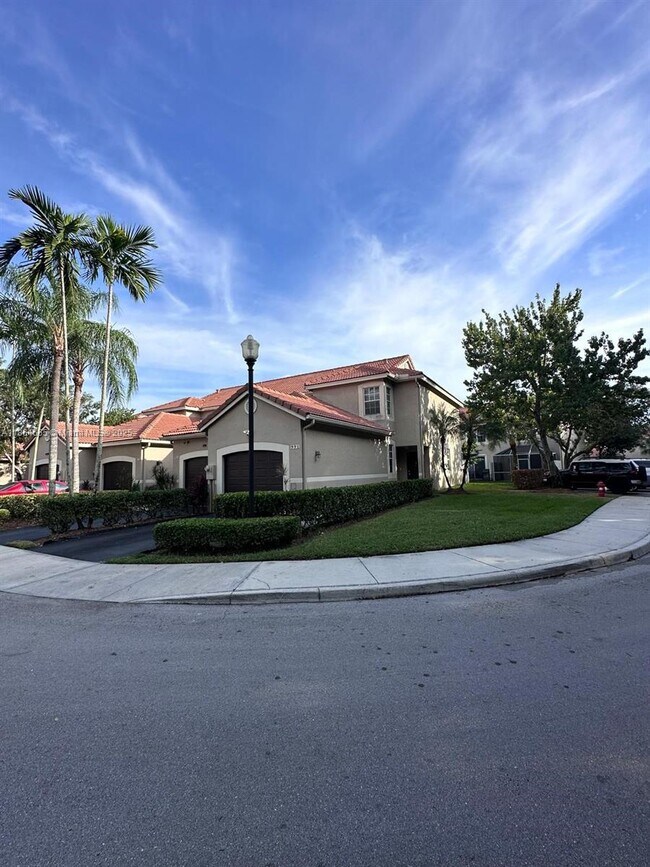 Building Photo - 991 Sevilla Cir