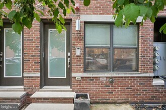 Building Photo - 970 N Marshall St