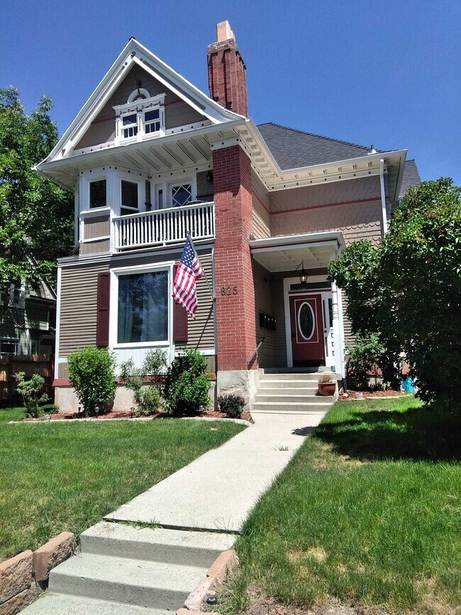 Photo - 825 E 3rd Ave Apartments