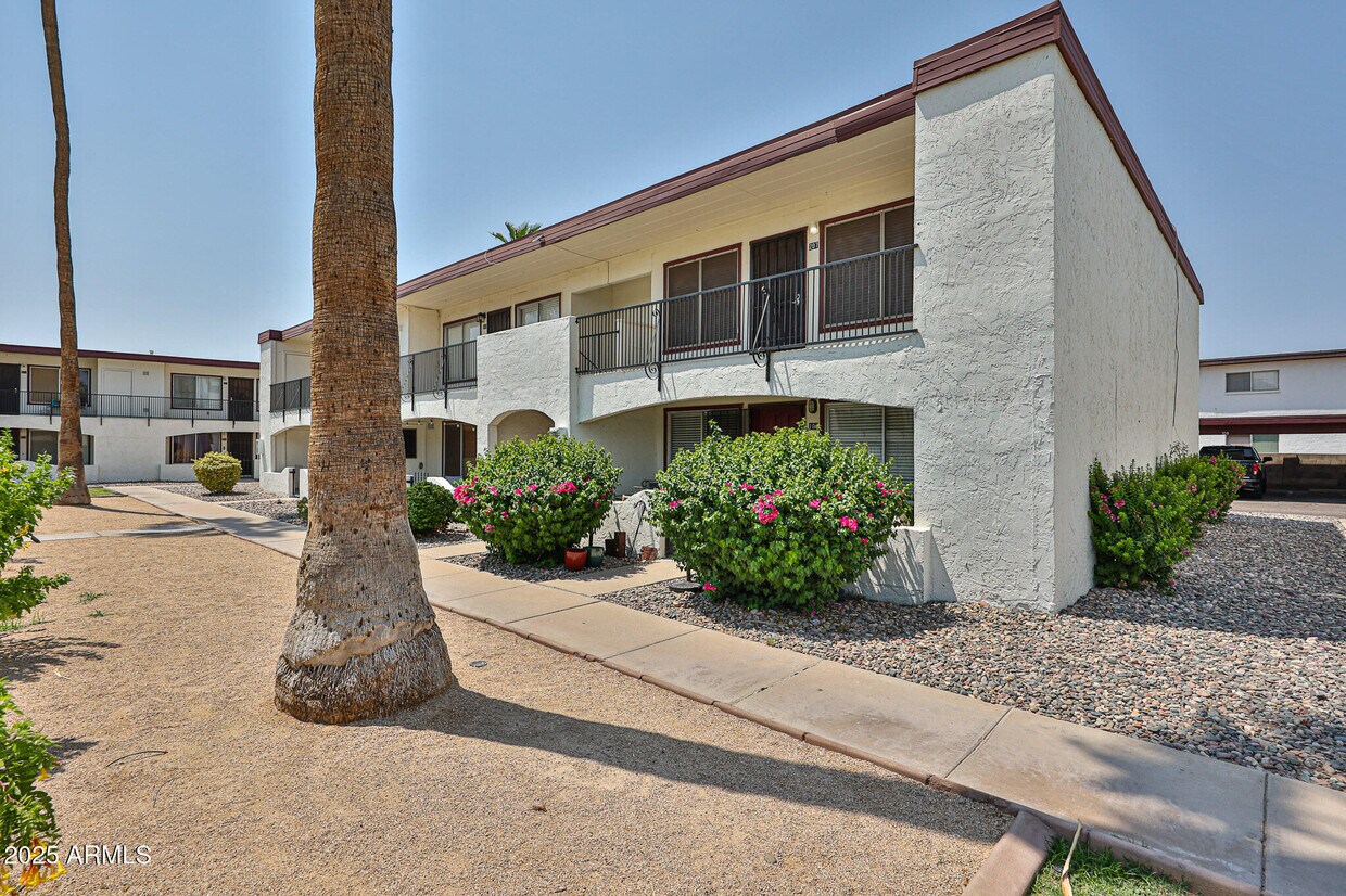 Foto principal - 240 Old Litchfield Rd