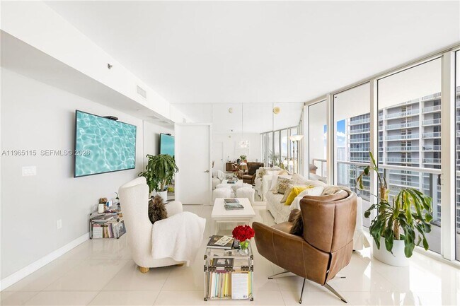 Building Photo - 495 Brickell Ave