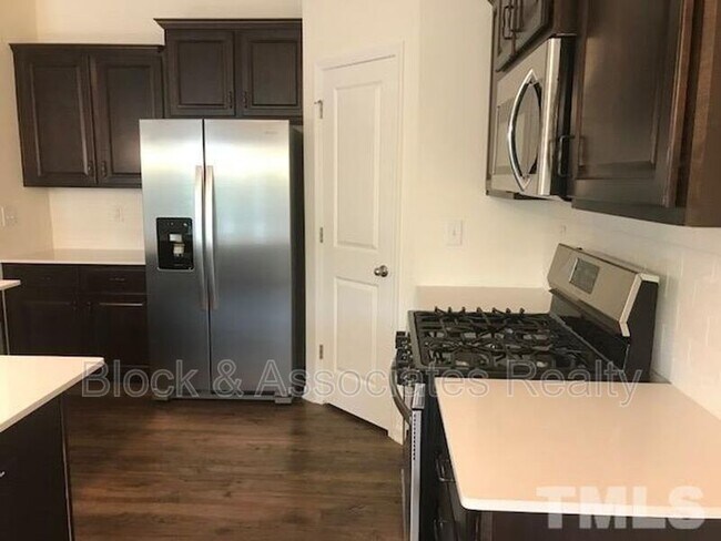 Foto del edificio - 6039 Beale Loop
