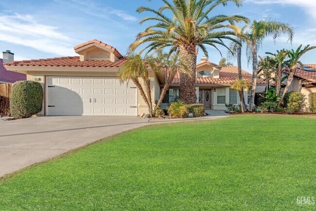 Building Photo - 14004 Las Entradas - Gorgeous NW remodeled...