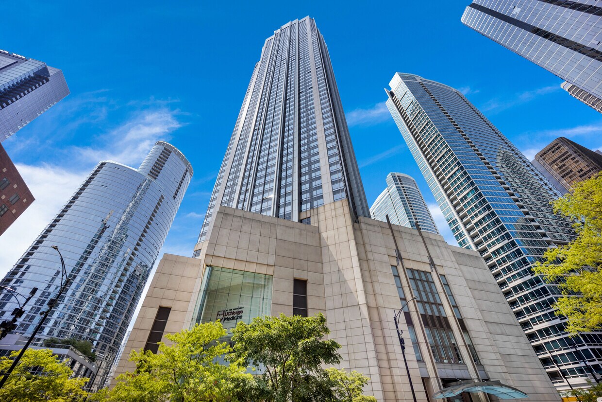 Foto principal - 512 N McClurg Ct