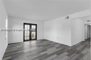 Foto del edificio - 3220 S Le Jeune Rd