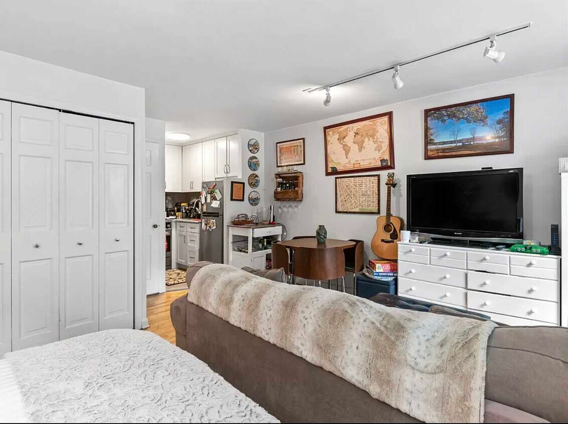 61 Horatio St Unit 2E, New York, NY 10014 Room for Rent in New York