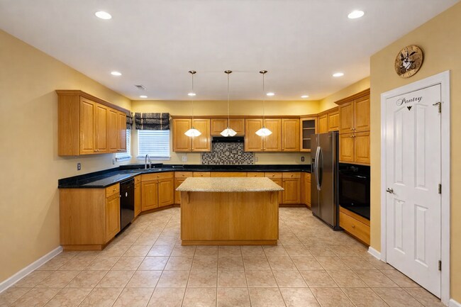 Foto del edificio - Amazing 5-Bed, 2.5-Bath Home on a Cul-de-Sac