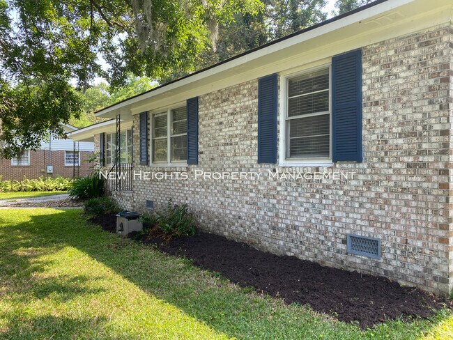 Building Photo - 991 Yorktown Dr