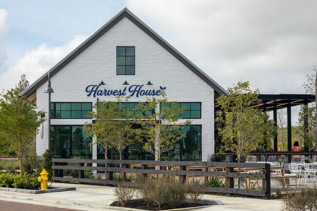 Foto del edificio - 10910 SW Pioneer Pkwy