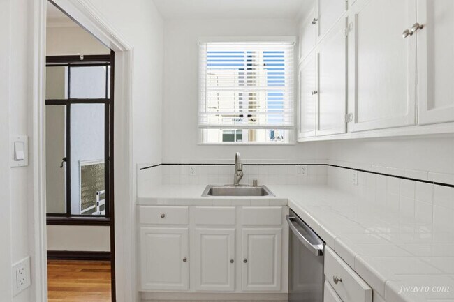 Foto del edificio - 1695 North Point St