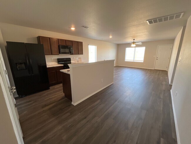 Foto del edificio - *Pre-leasing* Four Bedroom | Two Bath Home...