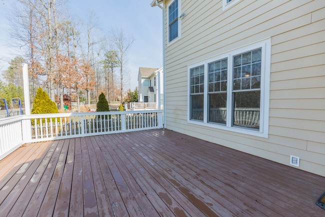 Building Photo - 2324 Millcrest Terrace