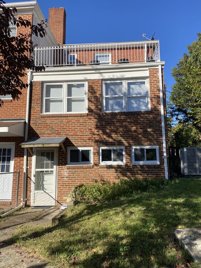 Building Photo - 3107 S Fox St