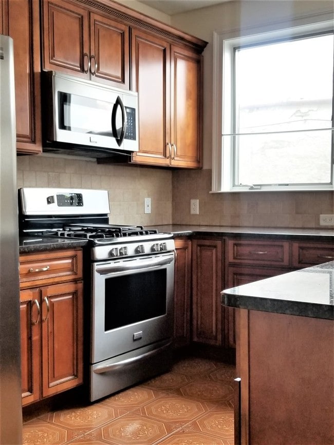 Building Photo - 1000 West St