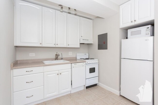 Foto del edificio - 1 bedroom in Chicago IL 60657