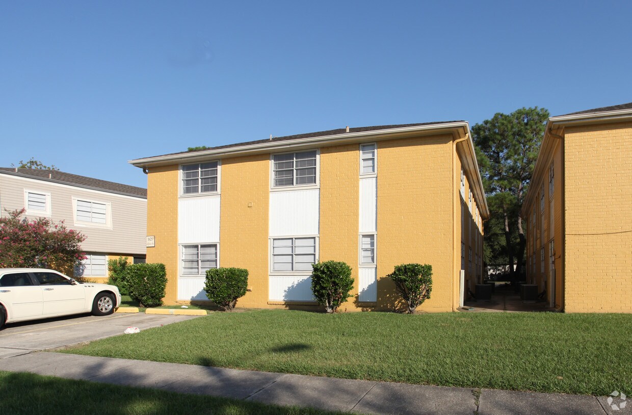 Primary Photo - 1621-1625 Apache Dr