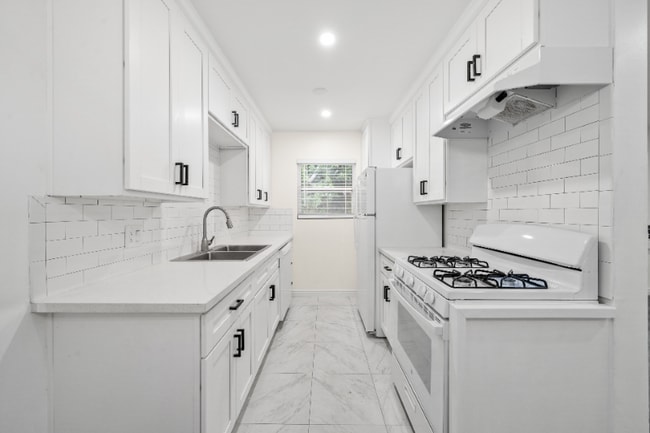 Foto del edificio - 1348 N Vista St