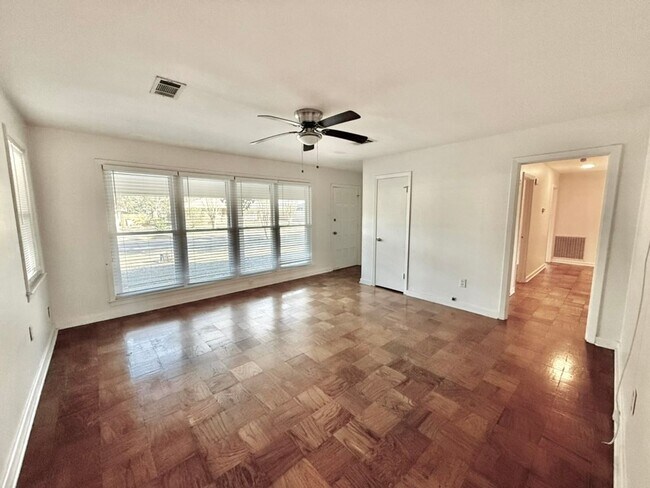 Foto del edificio - 3 Bedroom Home in Parkland Terrace