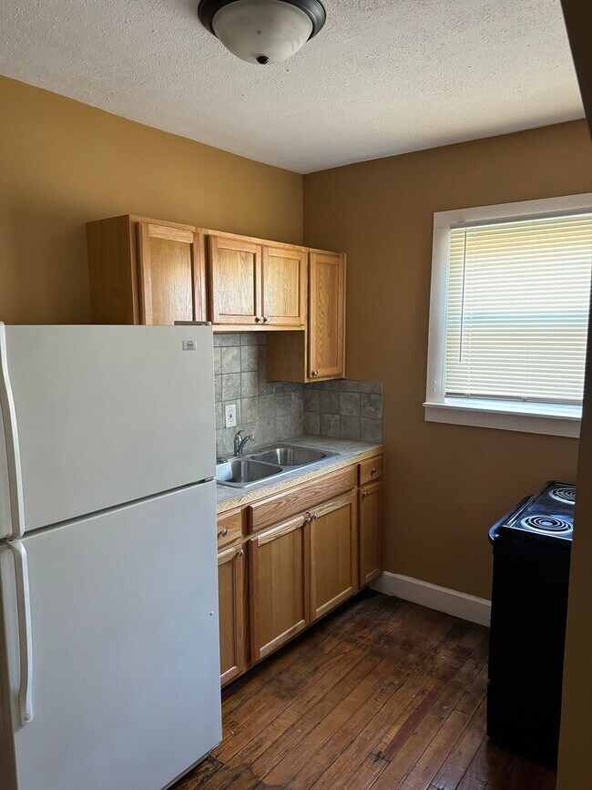 Building Photo - 624 N Drexel Ave