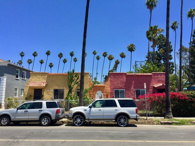 Foto del edificio - 1638-1640 S Bronson Ave