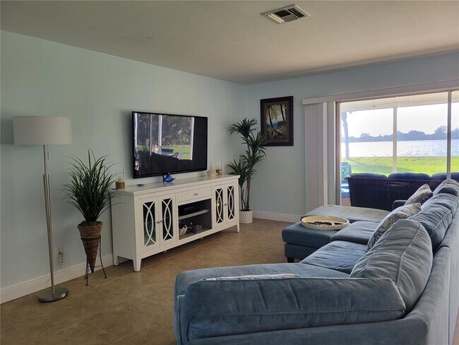 Foto del edificio - 1175 Bayshore Dr