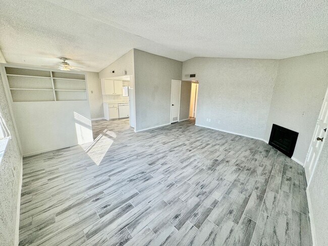 Foto del edificio - Spacious 2BD/2BTH with Private 2 Car Garage!