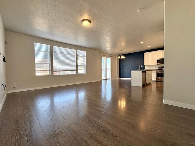 Foto del edificio - Clean, Cozy & Convenient — West Jordan 2-Bedroom Home