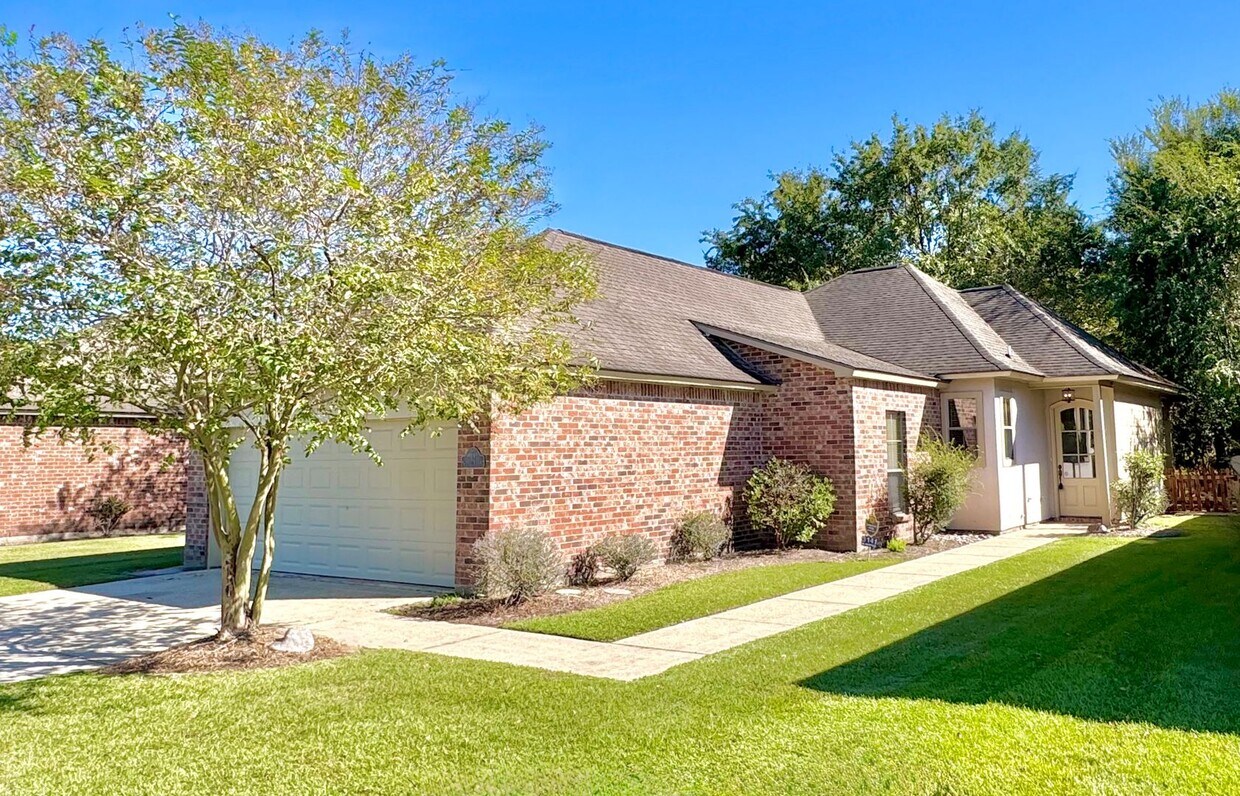 3BR/2BA Home on Nicholson Lake Dr – Modern... - 3BR/2BA Home on Nicholson Lake Dr – Modern...
