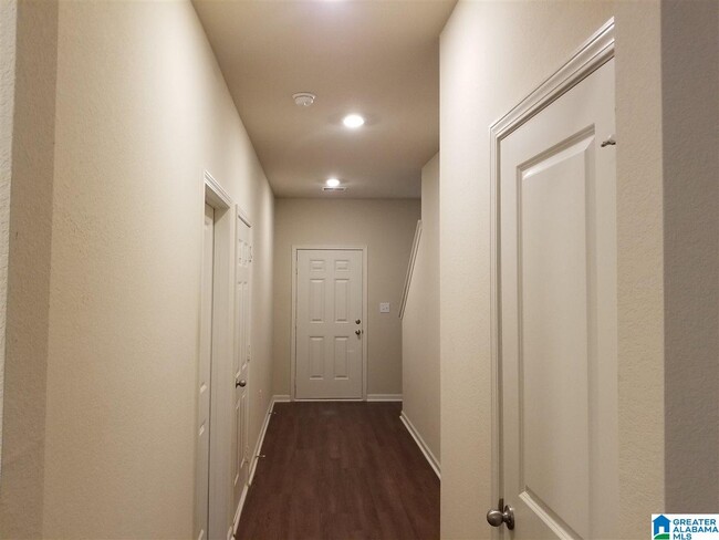 Building Photo - 6310 Rainbow Row