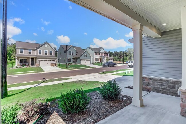 Building Photo - 5 Bedroom Home in Youngsville, right off o...