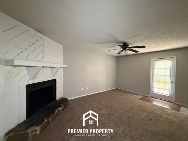Building Photo - Beautiful 3BR/2BA Bartlett Area Home | Rustic Fireplace, Large Fenced Yard & Garage