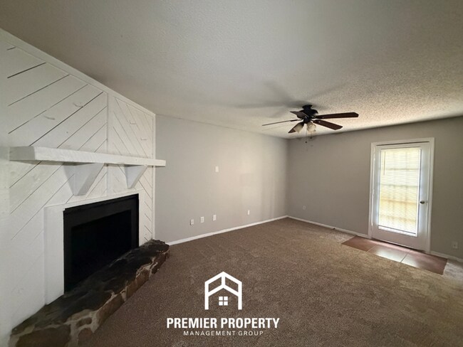 Foto del edificio - Beautiful 3BR/2BA Bartlett Area Home | Rustic Fireplace, Large Fenced Yard & Garage