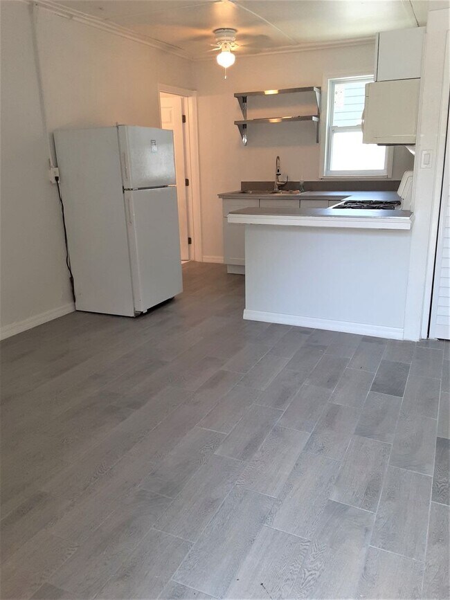 Foto del edificio - Annual unfurnished 2/1 SFH with newer kitc...