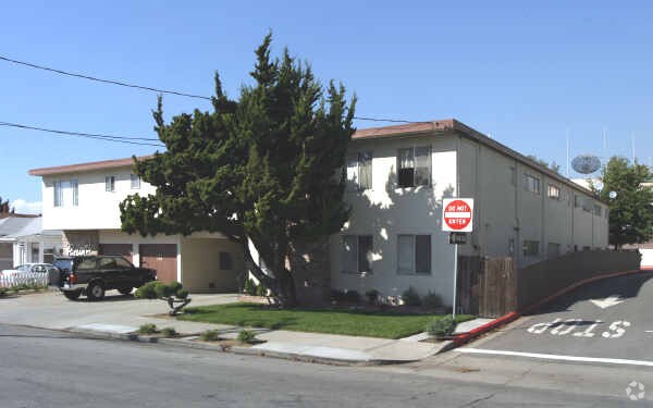 Building Photo - Capri Apartments