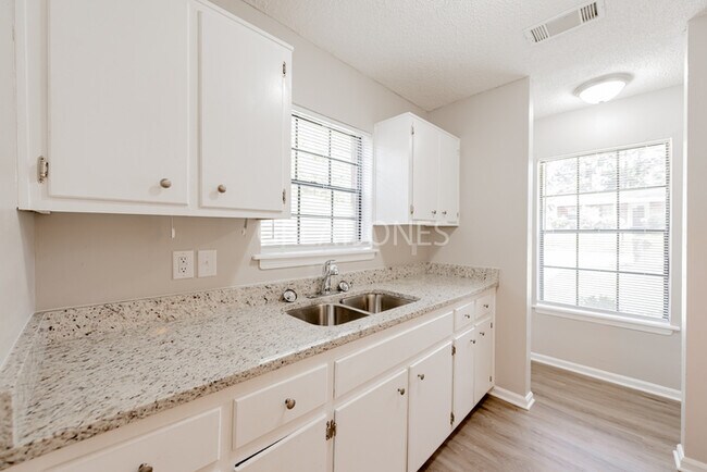 Foto del edificio - PICK YOUR GIFT OF $500 OFF THE FIRST MONTH...