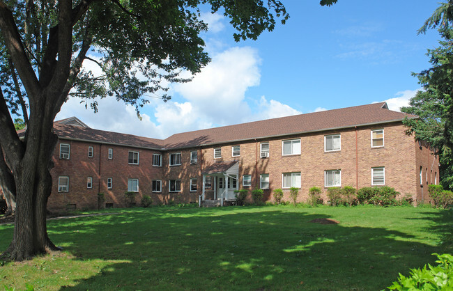 Building Photo - 29-49 Bennington Dr