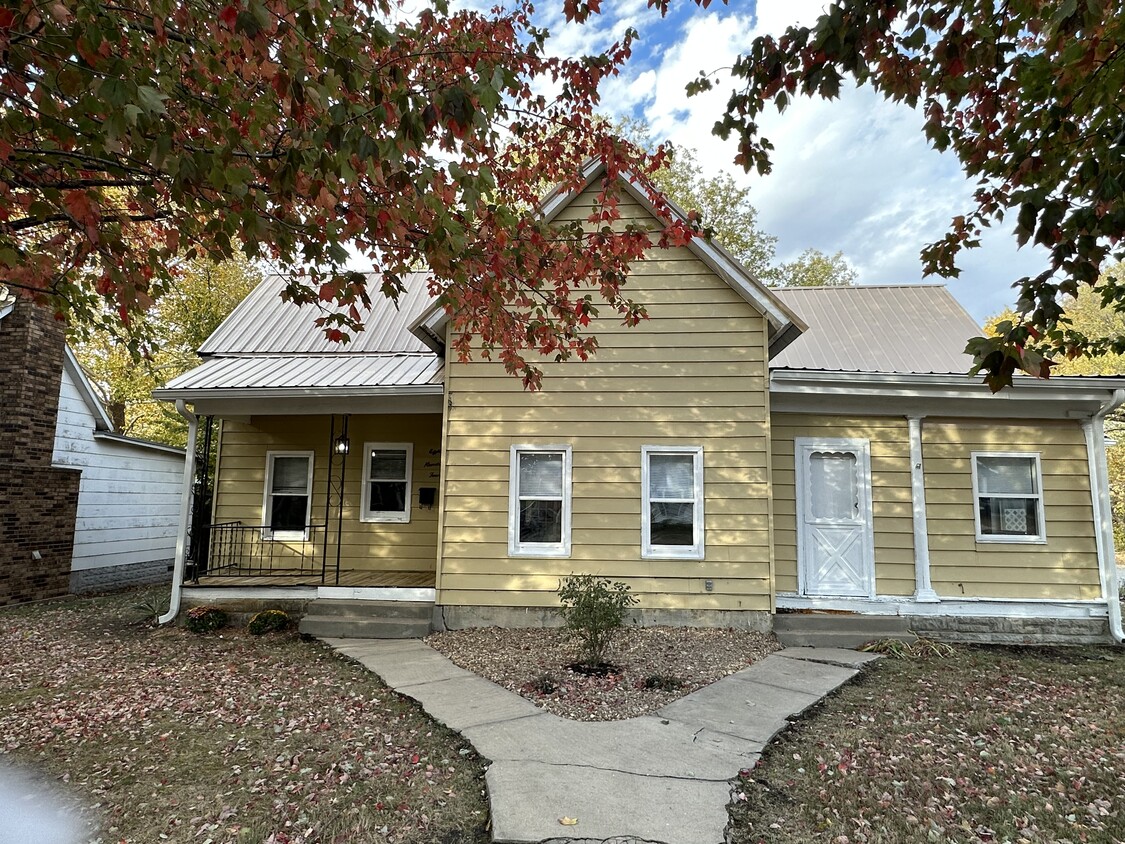 3 BR/2 BA Duplex - 804 W Walnut St