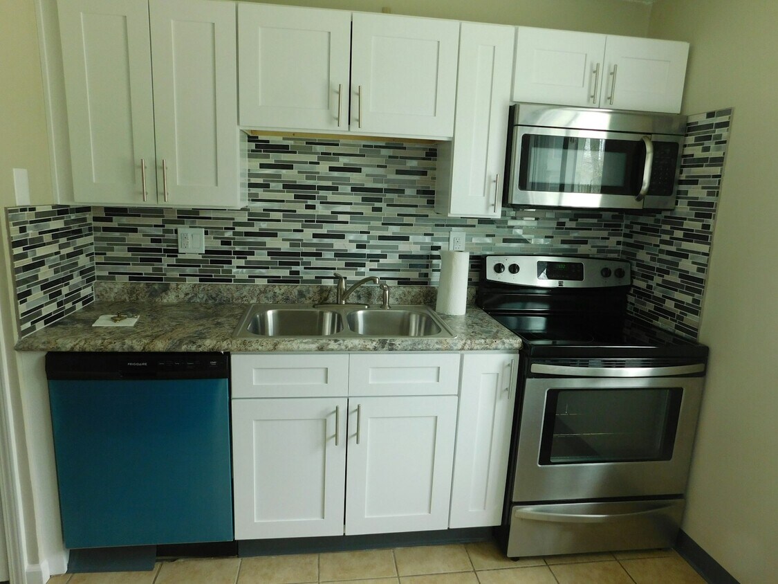 6784 Circle Dr, Madison, OH 44057 Townhome Rentals in Madison OH