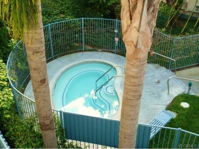 Jacuzzi - 826 Camino Real