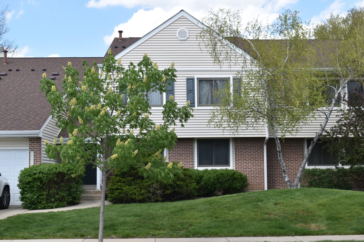 Primary Photo - 932 Hidden Lake Dr