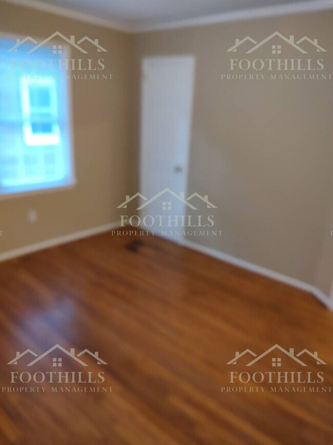 Foto del edificio - 3-Bed Ranch with Spacious Yard and Modern ...