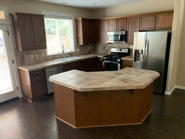 Building Photo - 15791 SE Jansik Ct