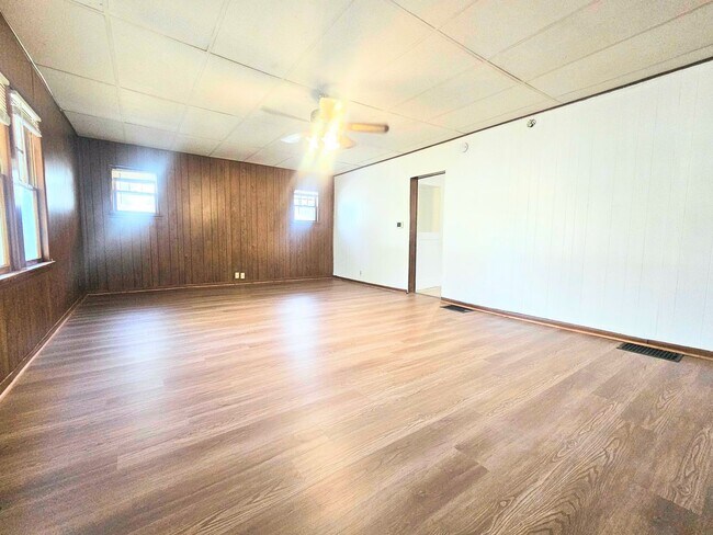 Foto del edificio - Spacious 2 Bed, 1 Bath